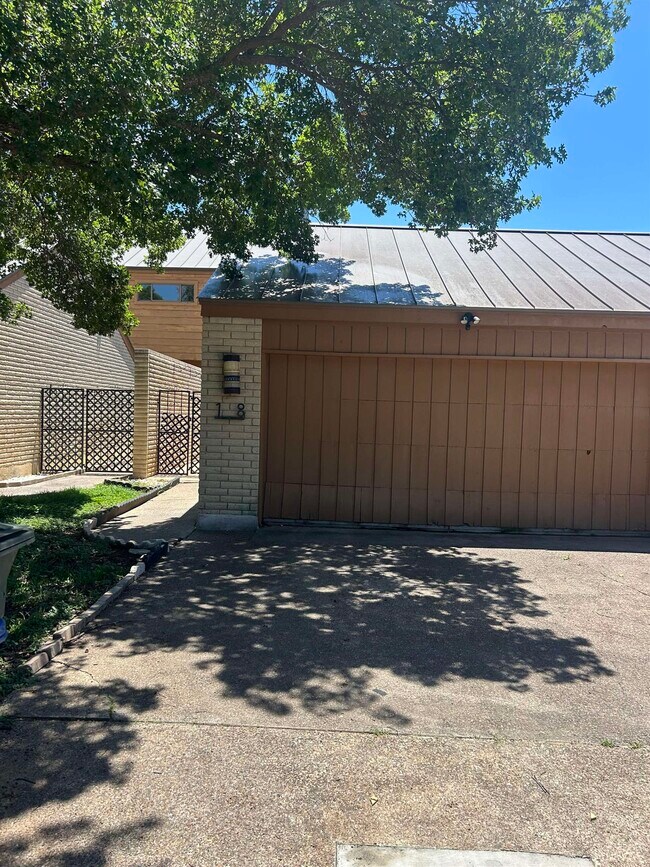 Building Photo - 108 Martingale