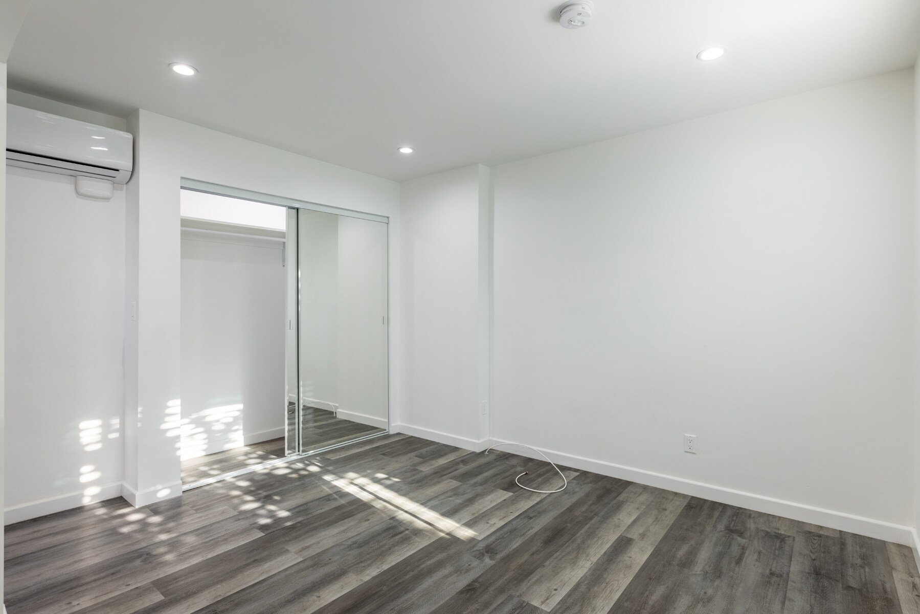 Building Photo - 1102 Centinela Ave