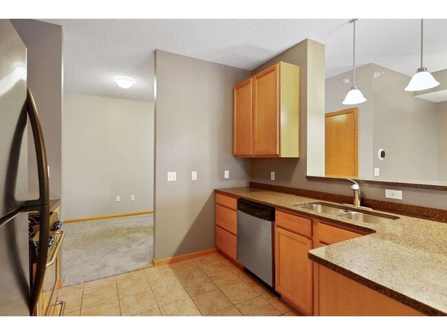 Building Photo - 2565 Franklin Ave