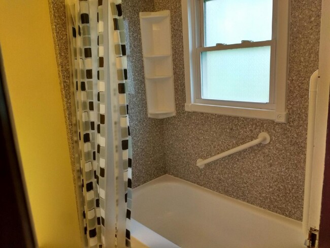 Building Photo - 109 E Davis St