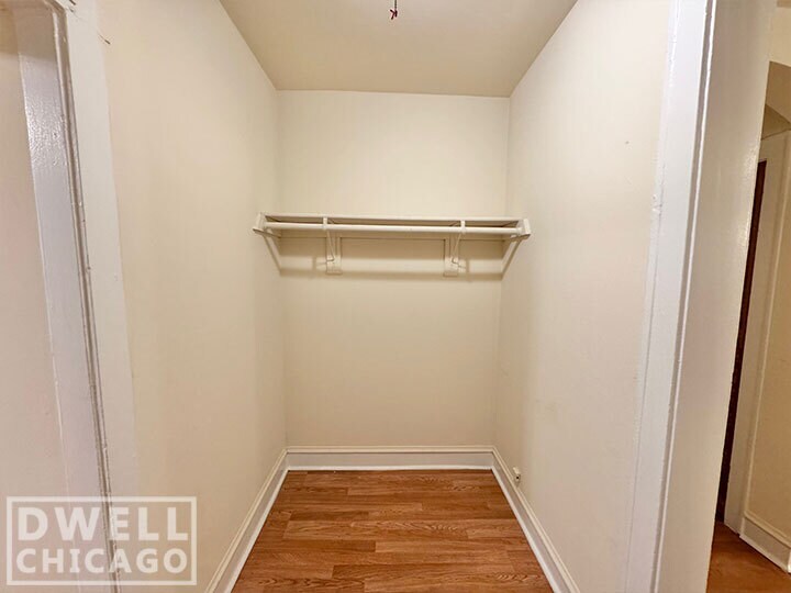 Building Photo - 6900 N Lakewood Ave