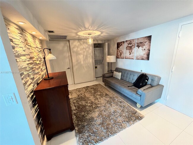 Building Photo - 465 Brickell Ave