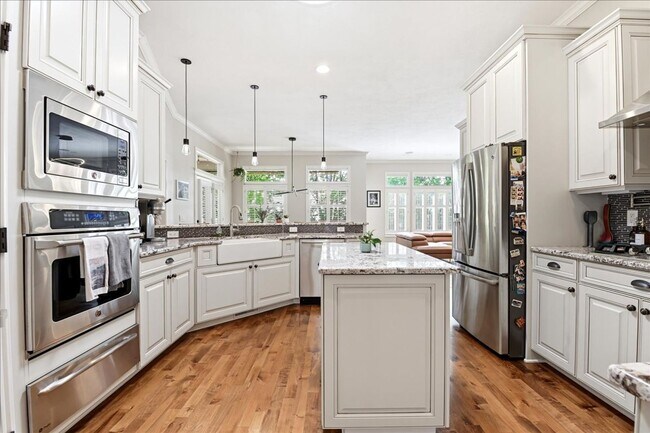 Building Photo - Luxury Living in Southeast Boise, 3-Car Garage, Hot Tub & Flexible Bonus Loft & Private/Secure Wo...