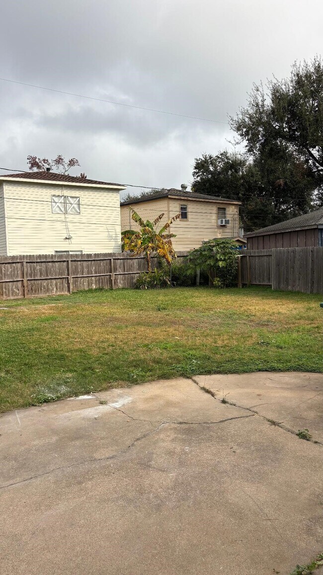 Building Photo - 8838 Stroud Dr