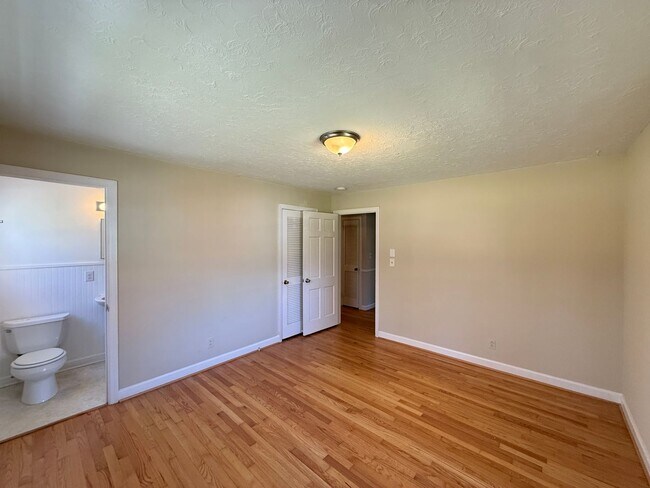 Building Photo - 831 Delmonte Dr NW