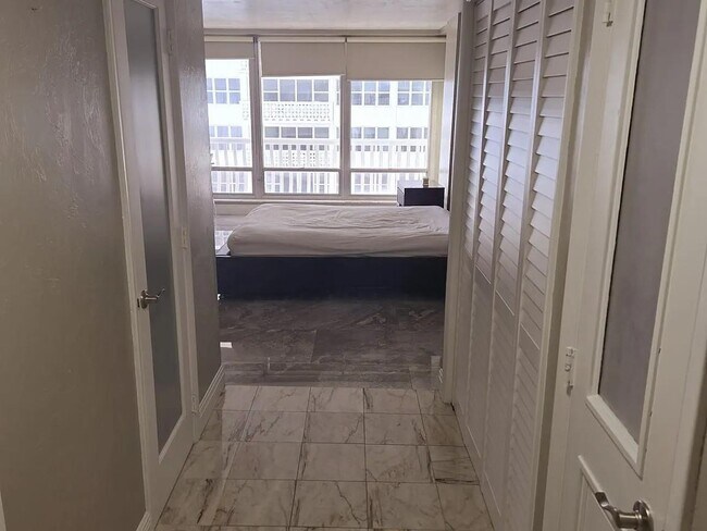 Building Photo - 4020 Galt Ocean Dr