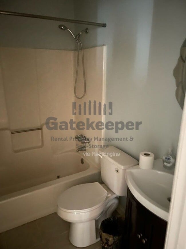 Building Photo - 468 Davis Rd