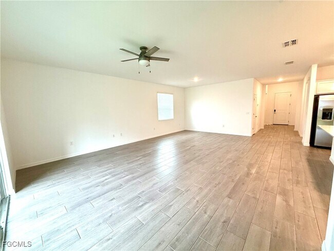 Building Photo - 2667 Scarlet Wy