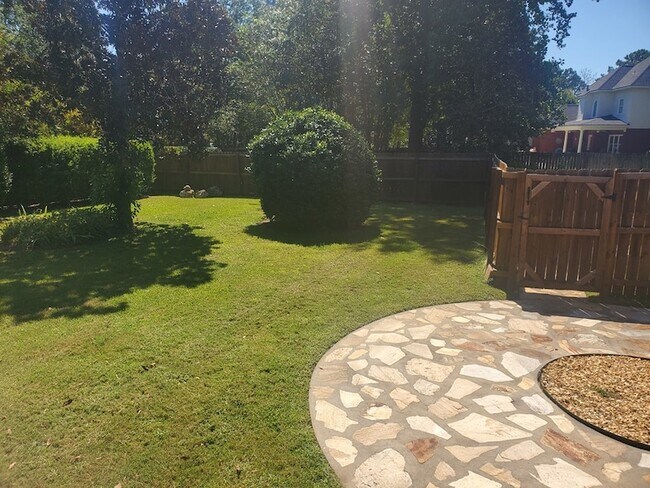 Building Photo - 107 Edinburgh Way