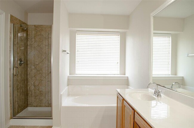 Building Photo - 120 Fred Couples Dr
