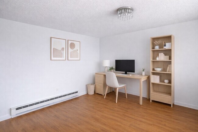 Building Photo - 94 Beacon St