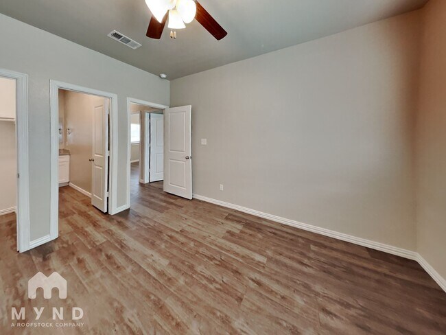 Building Photo - 3261 Karen St