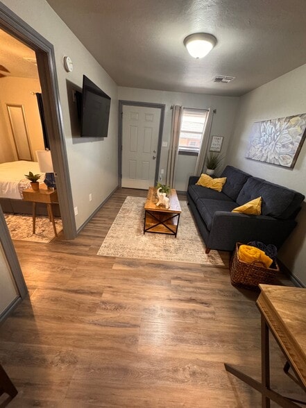 Building Photo - 1207 W Gore Blvd