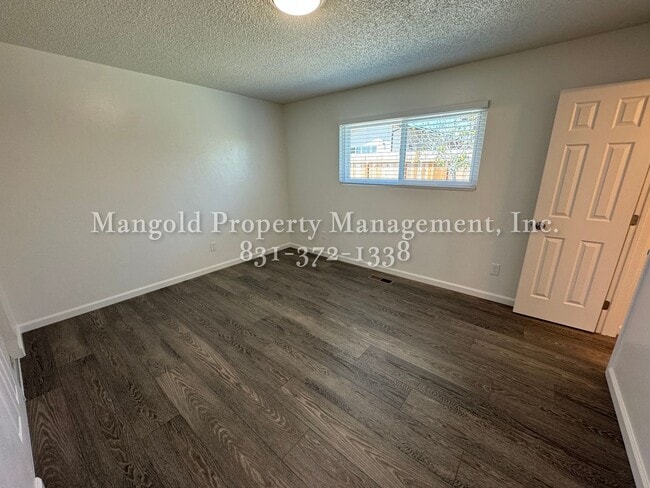 Building Photo - Beautifully Updated 3-Bedroom Home with Sp...