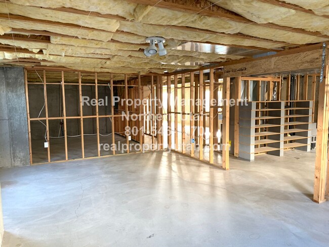 Building Photo - 3 Bedroom 2 Bath Home in Roy Now Available!