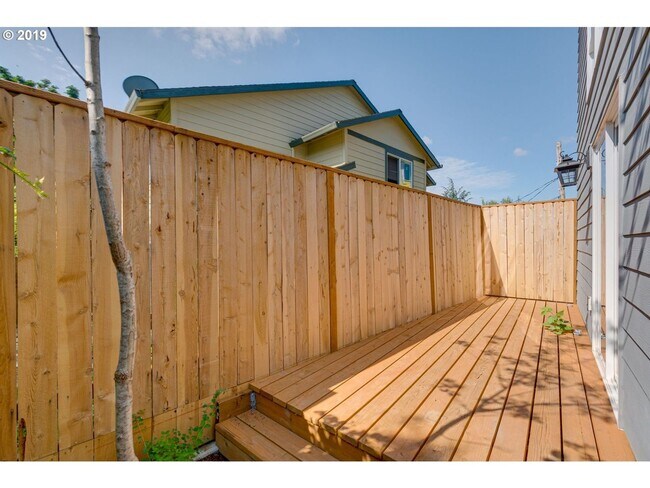Building Photo - 2968 SE 92nd Ave