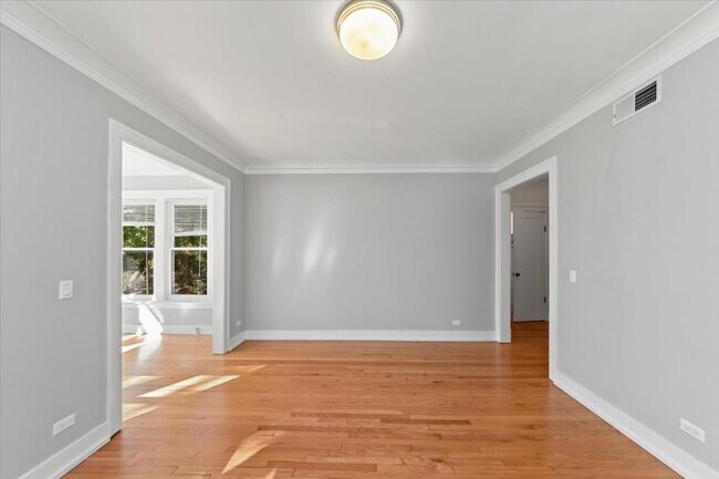 Building Photo - 2 bedroom in Chicago IL 60625