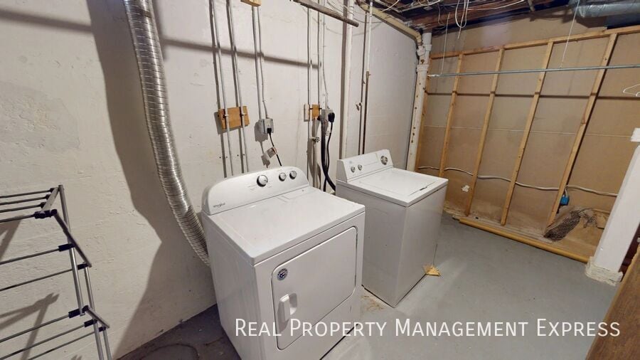 Building Photo - Beautiful 4 Bedroom 1.5 Bath Single Family Home in Central Sioux Falls