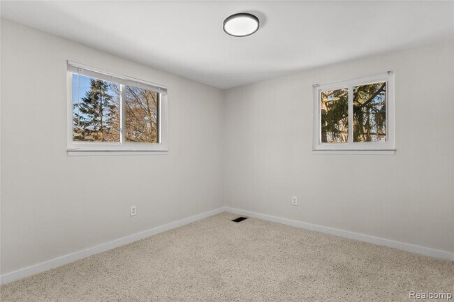 Building Photo - 3715 Ledge Dr