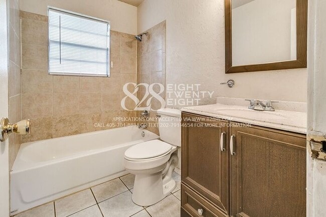 Building Photo - 3 Bedroom/1 Bath Single Family Home Just M...