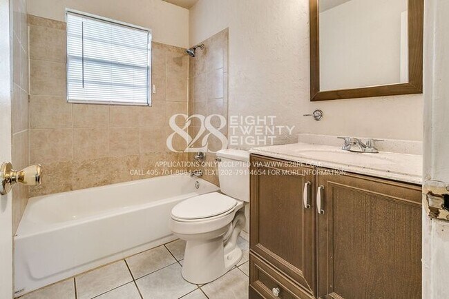 Building Photo - *COMING SOON!* 3 Bedroom/1 Bath Single Fam...