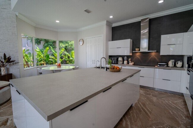 Building Photo - 2493 Poinciana Dr