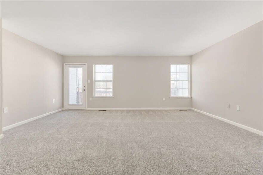 Building Photo - 113 Frazer Dr