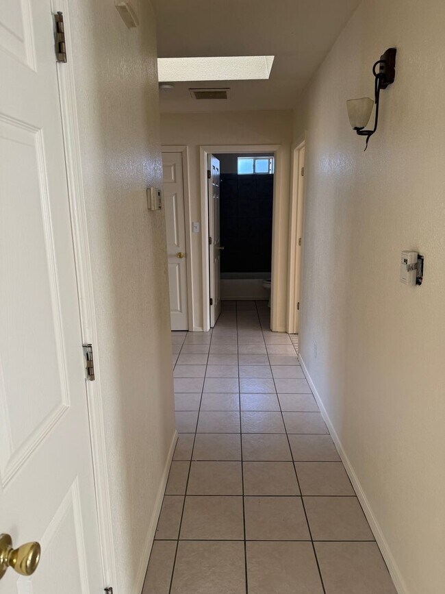 Building Photo - Beautiful home in great Area