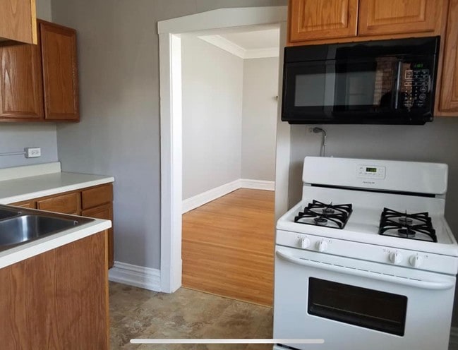 Kitchen - 130 Washington Blvd