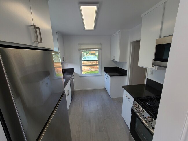 Kitchen - 8377 Dunbarton Ave