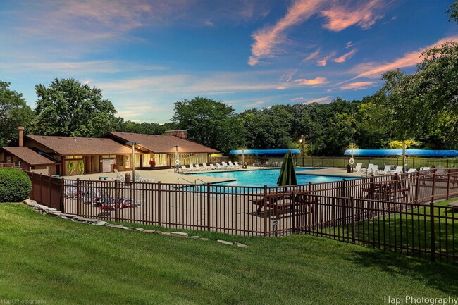 Building Photo - 45 Nassau Colony