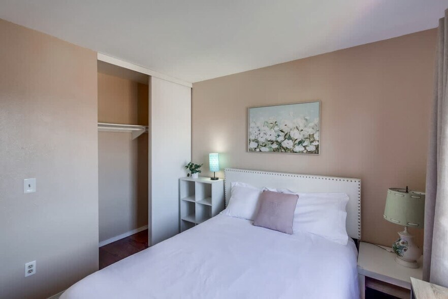 Building Photo - 6434 Bullock Dr