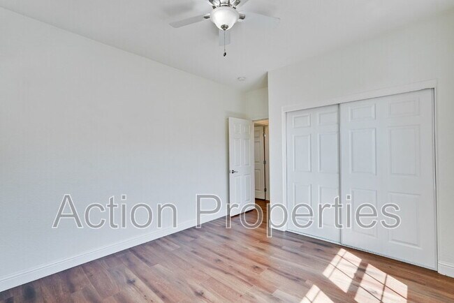 Building Photo - 675 W Esplanade Dr