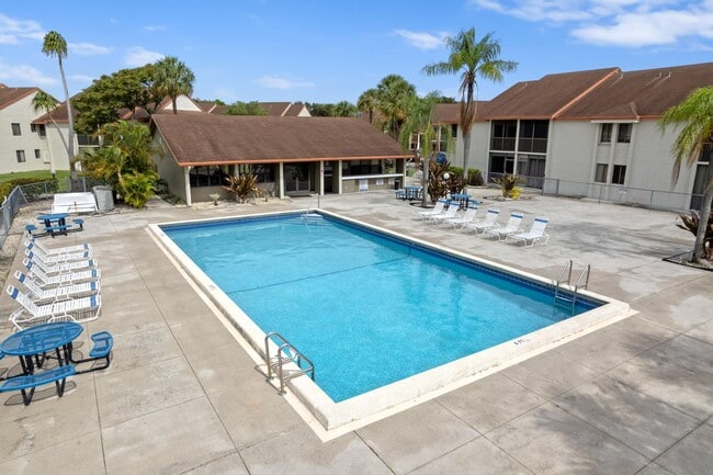 Building Photo - 5545 Courtyard Dr