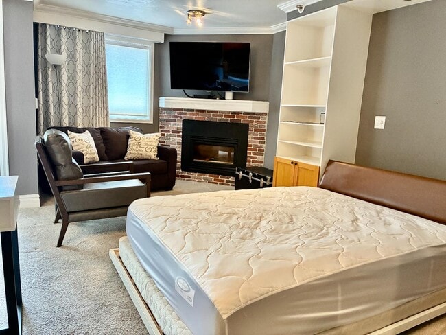 Building Photo - 310 Iron Horse Way