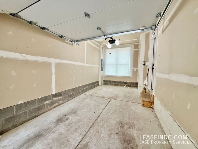 Building Photo - 1041 5th St SE