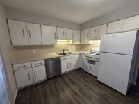 Building Photo - 2081-2083 Shangrai La Dr SE