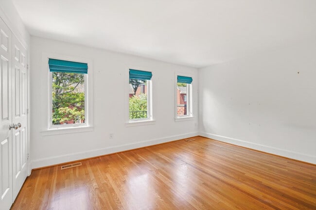 Building Photo - 3927 Georgetown Ct NW