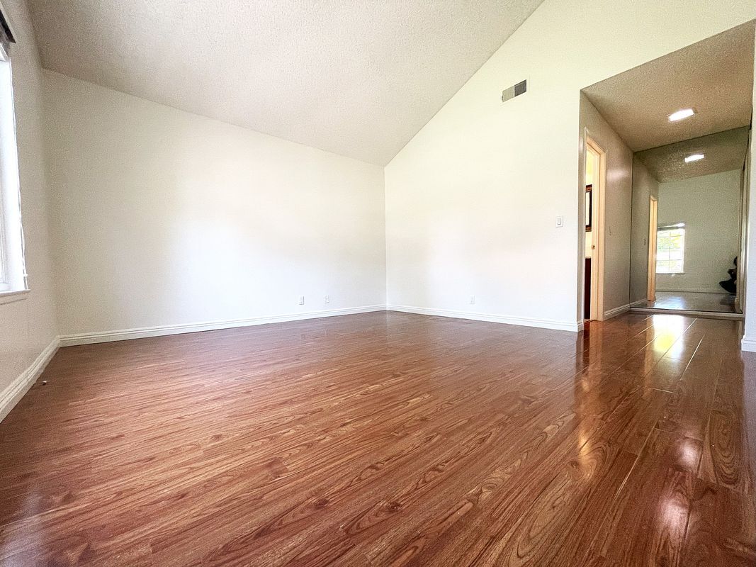 Building Photo - 16712 Stowers Ave