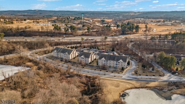 Building Photo - 19 Park Dr