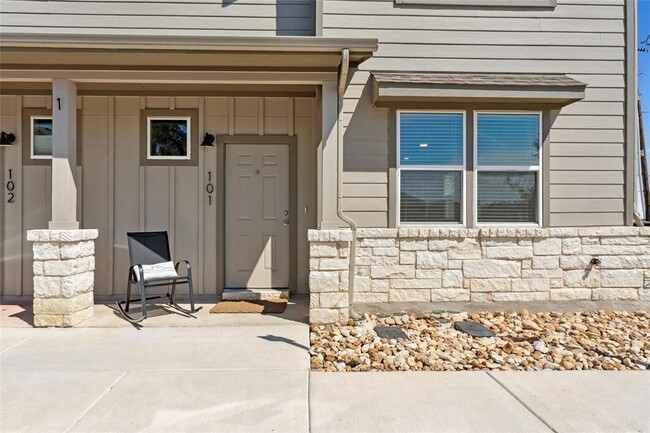 Building Photo - 520 Powell Dr