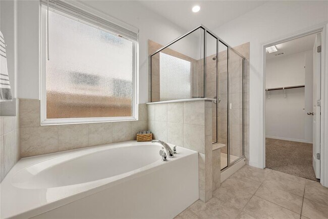 Building Photo - 2213 Santa Isabella Dr