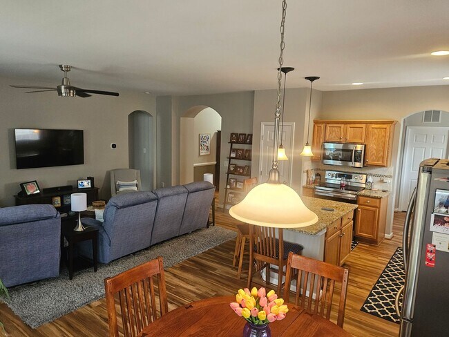 Building Photo - Fabulous 3br 2ba in Fuquay! Available July 31, 2026!