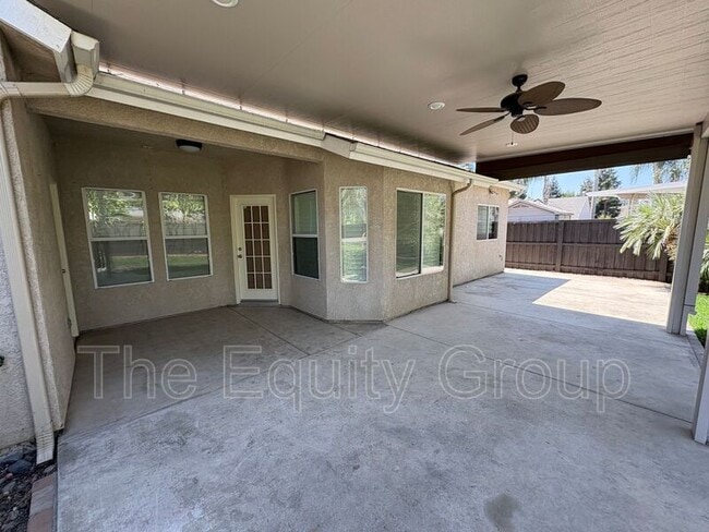 Building Photo - 6226 W Oak Ave