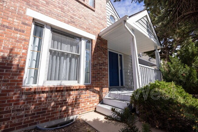 Building Photo - 16821 E Hialeah Ave