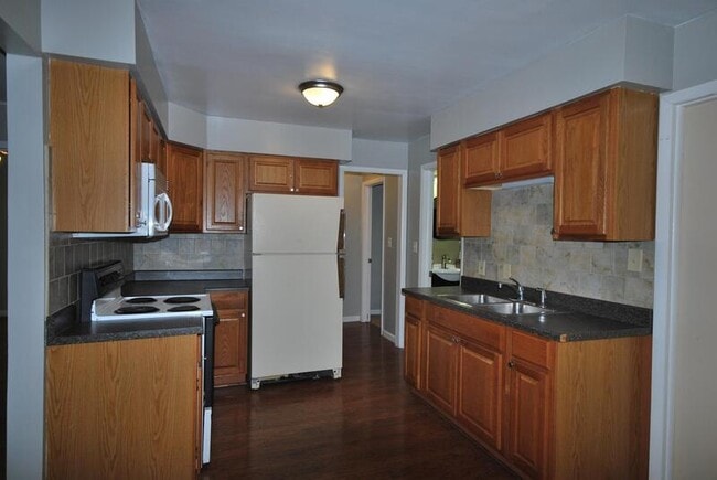 Building Photo - 328 W Kalama Ave