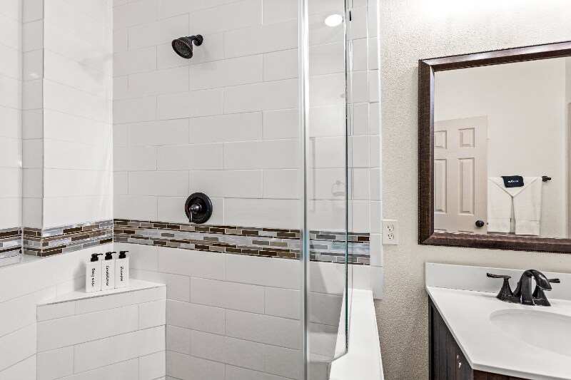 Building Photo - 14204 Miramar Dr