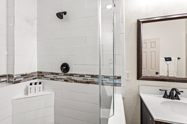 Building Photo - 14204 Miramar Dr