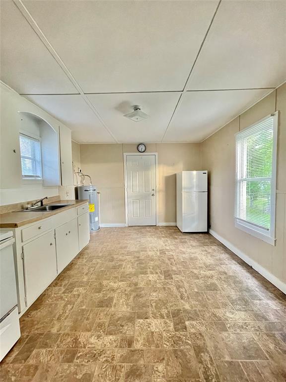 Building Photo - 502 W 8th St