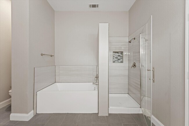 Building Photo - 670 Honeysuckle Ln